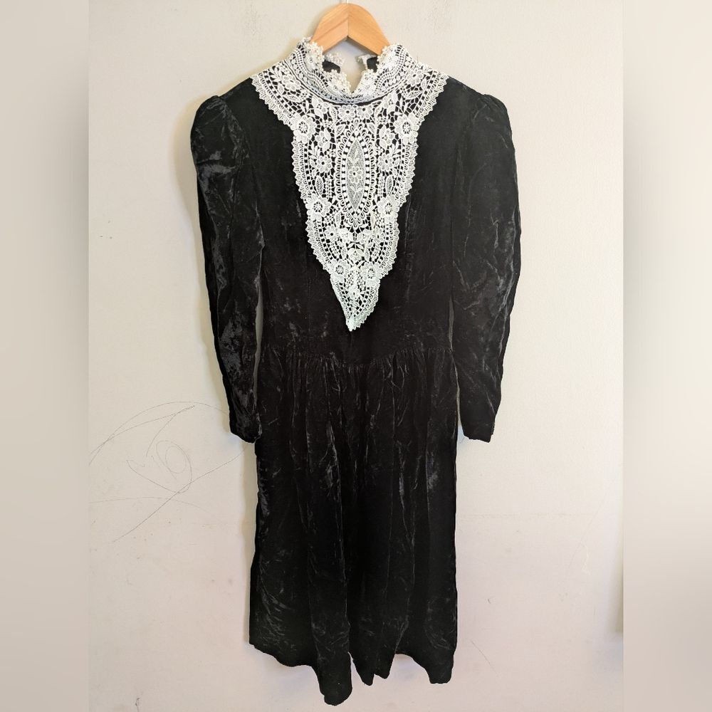Vintage Black Crushed Velvet Victorian Lace Maxi Dress Size 10